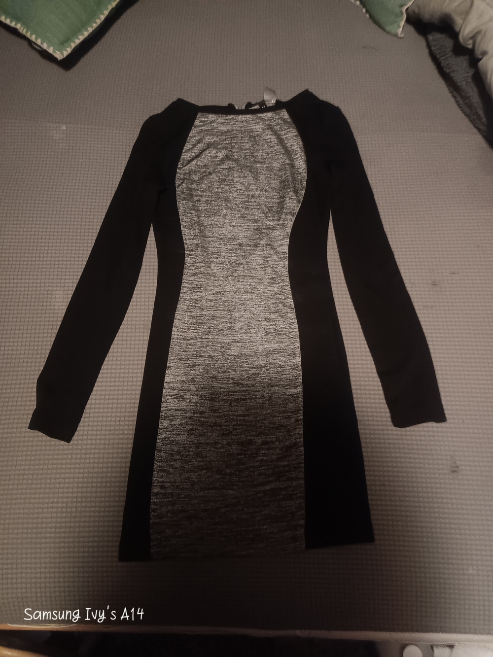 Divided Two-Tone Black and Gray Long-Sleeve Bodycon Dress